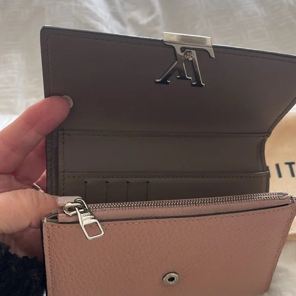 Authentic Louis Vuitton pink leather wallet - Picture 5 of 8